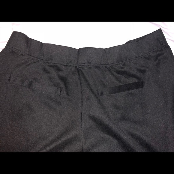 Plus black pant, zippered ankle - Picture 3 of 4